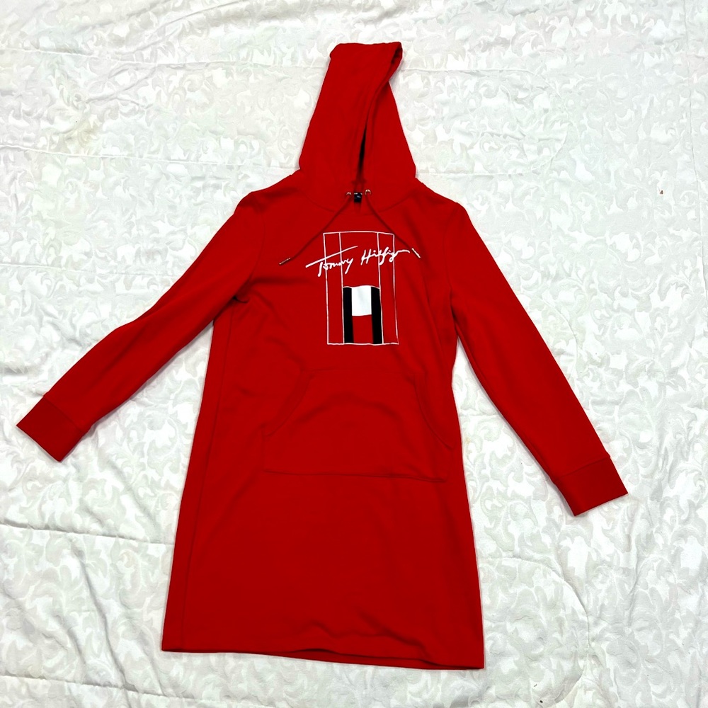 Tommy Hilfiger long red hoodie never worn.